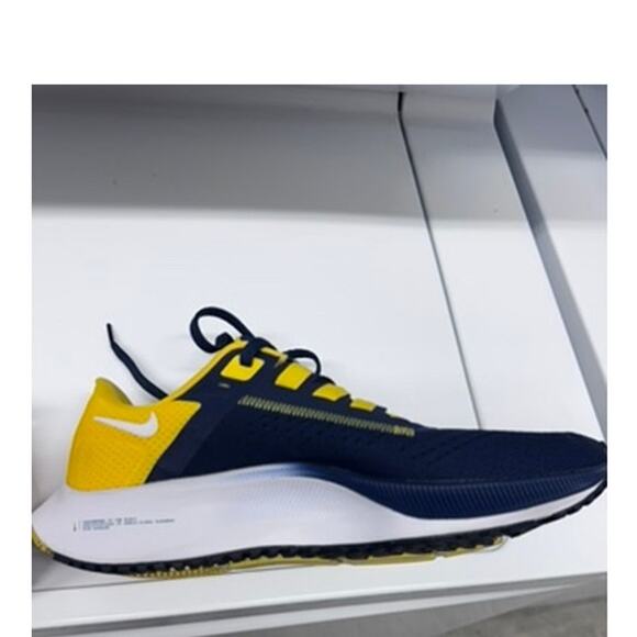 NEW!! "U OF M", Nike Air Zoom Pegasus 3,College, Team Spirit, Univercity, SZ 7.5 - Picture 4 of 16